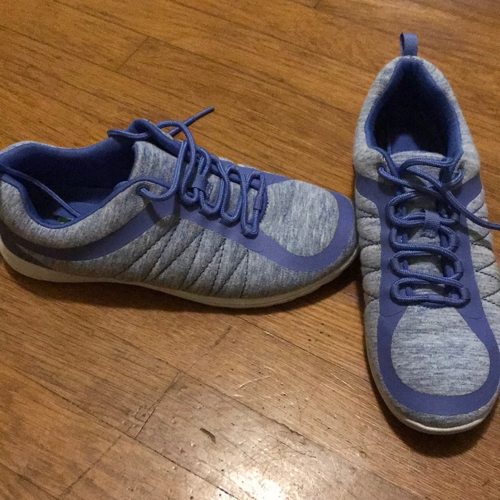 Sneakers - Picture 2 of 4